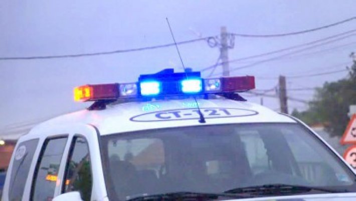 Accident rutier în lanţ pe Soveja: un autoturism s-a urcat pe trotuar şi 5 persoane au ajuns la spital